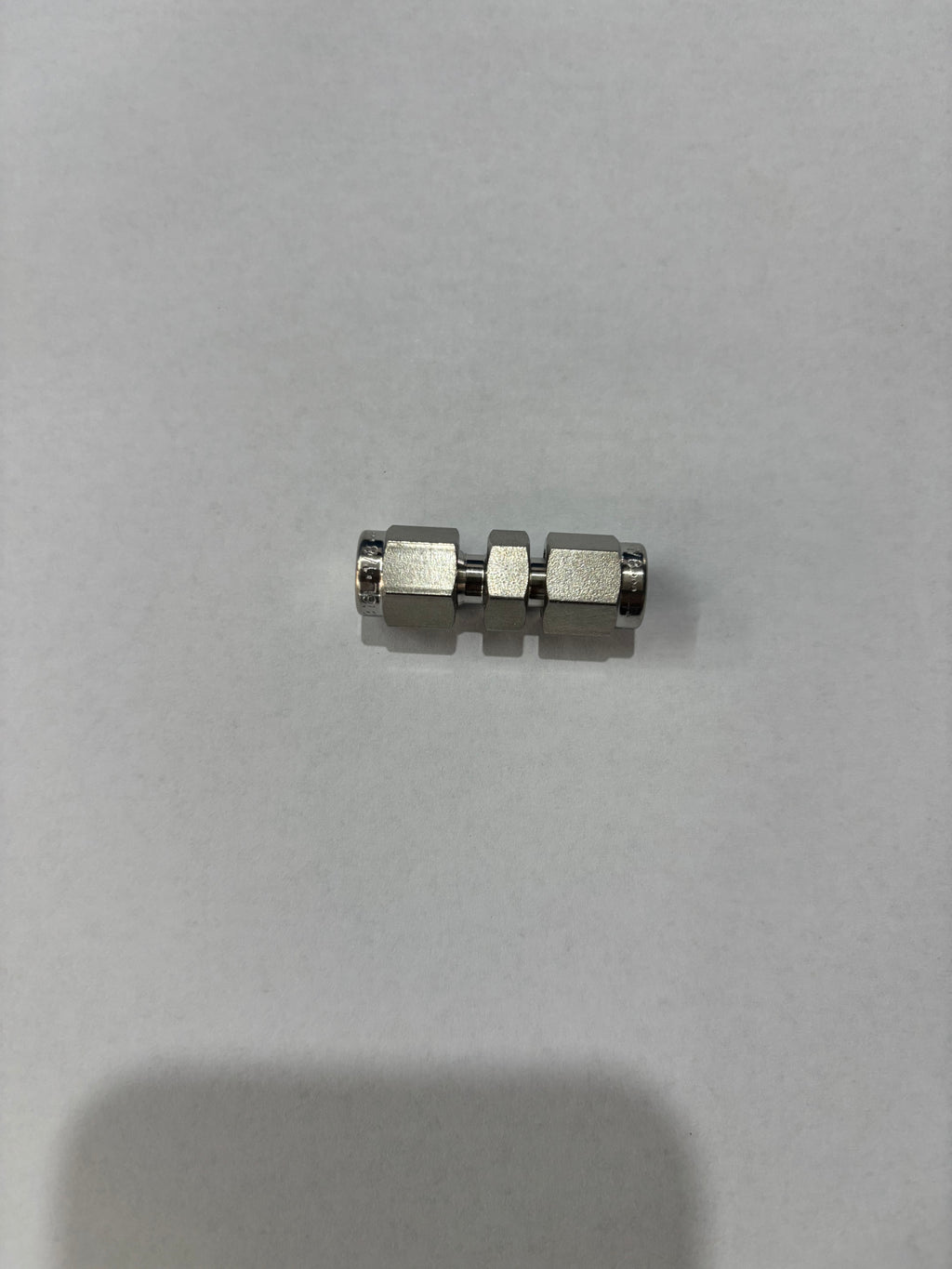 Tube Fittings and Adapters — Unions — Straights
