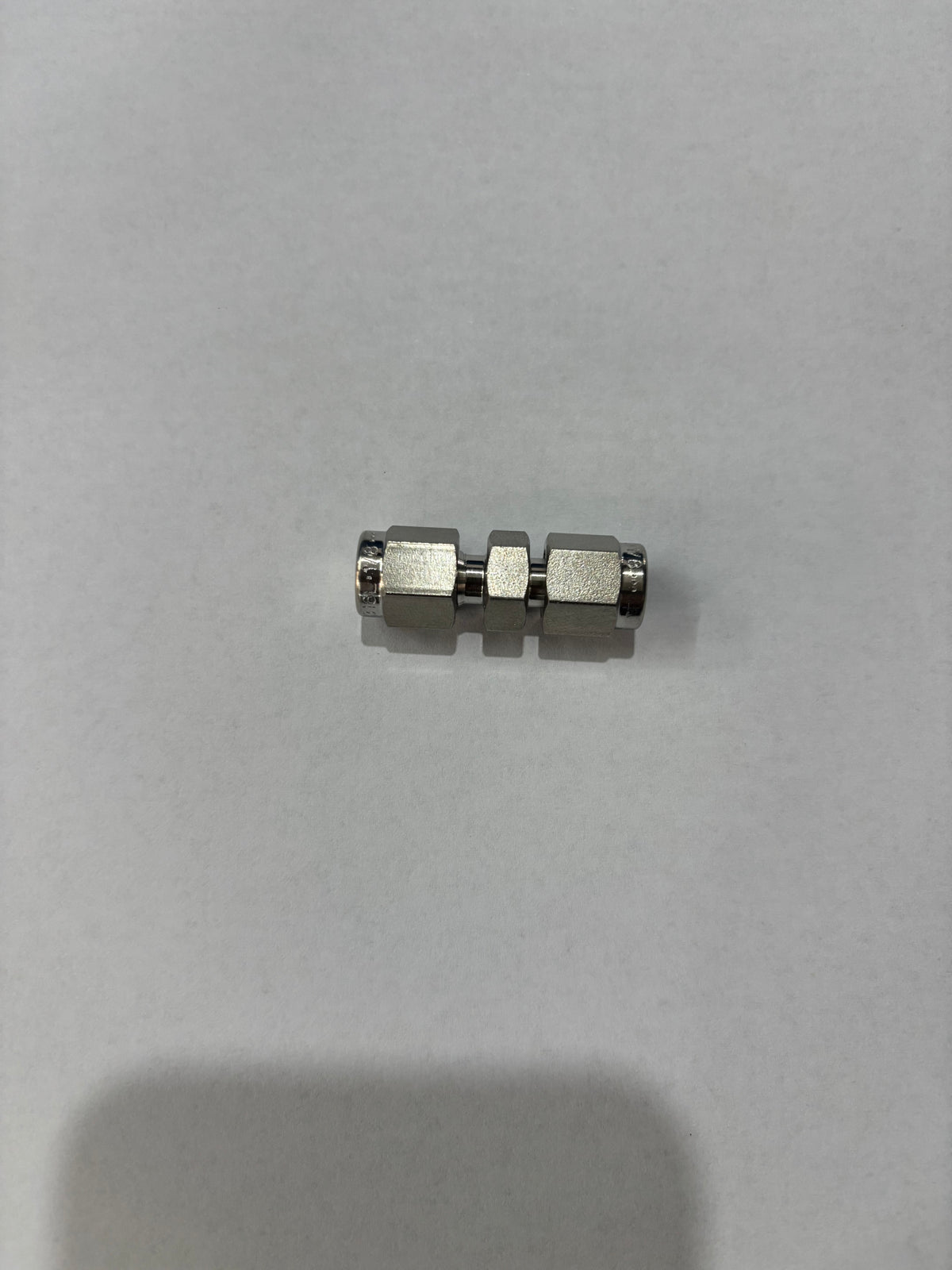 Tube Fittings and Adapters — Unions — Straights